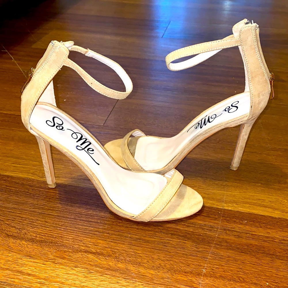 7.5 Nude Heels